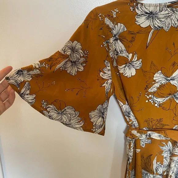 NWT Flowy Flowered Wrap Mini Dress, XS/S - Picture 3 of 5